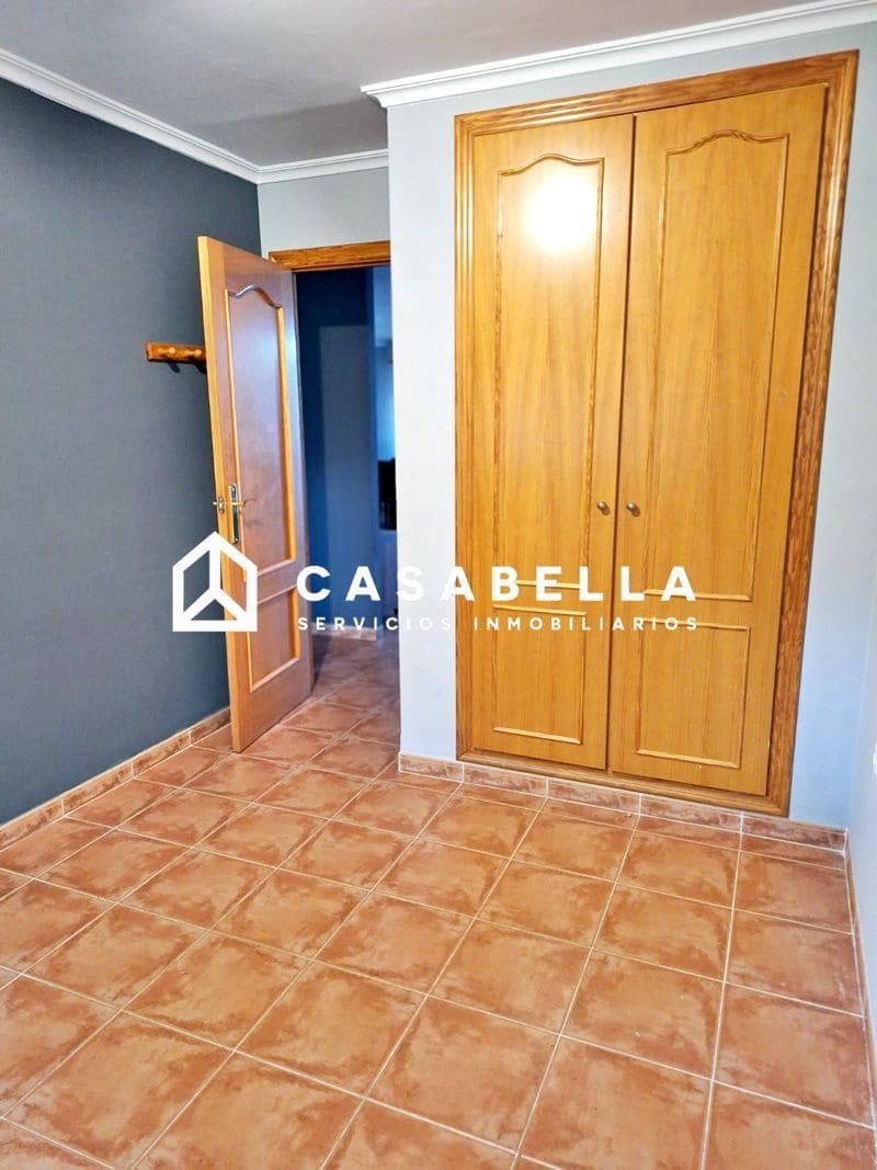 4 slaapkamer Halfvrijstaande villa te koop in Gilet met zwembad garage - € 289.900 (Ref: 9650165)