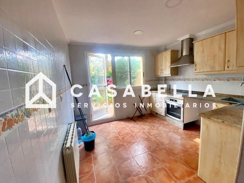 4 slaapkamer Halfvrijstaande villa te koop in Gilet met zwembad garage - € 289.900 (Ref: 9650165)