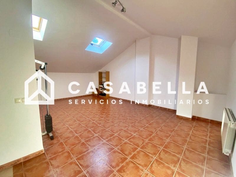 4 slaapkamer Halfvrijstaande villa te koop in Gilet met zwembad garage - € 289.900 (Ref: 9650165)