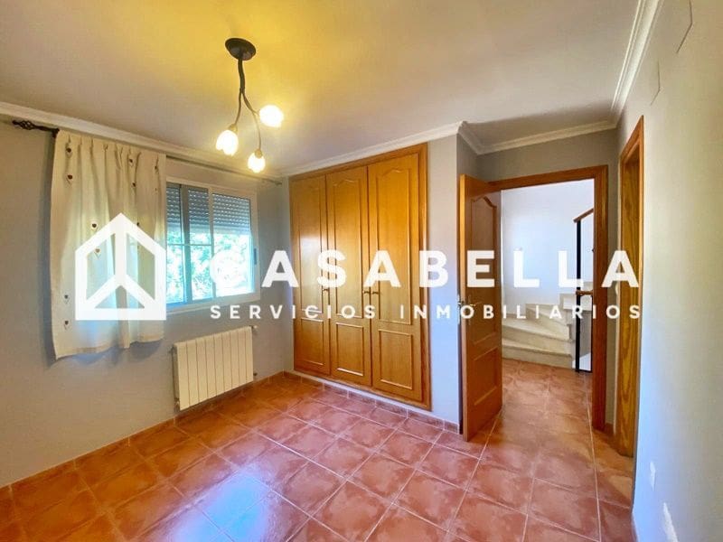 4 slaapkamer Halfvrijstaande villa te koop in Gilet met zwembad garage - € 289.900 (Ref: 9650165)