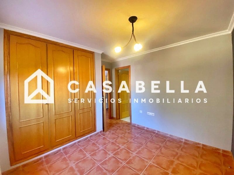 4 slaapkamer Halfvrijstaande villa te koop in Gilet met zwembad garage - € 289.900 (Ref: 9650165)