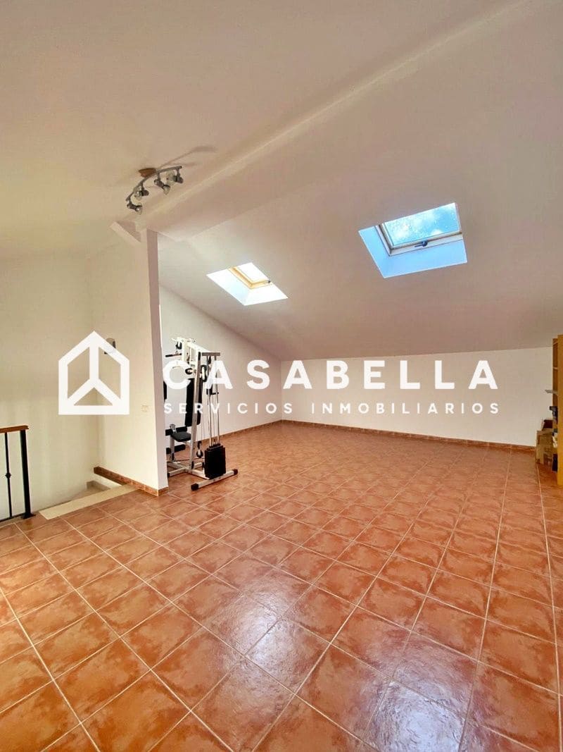 4 slaapkamer Halfvrijstaande villa te koop in Gilet met zwembad garage - € 289.900 (Ref: 9650165)