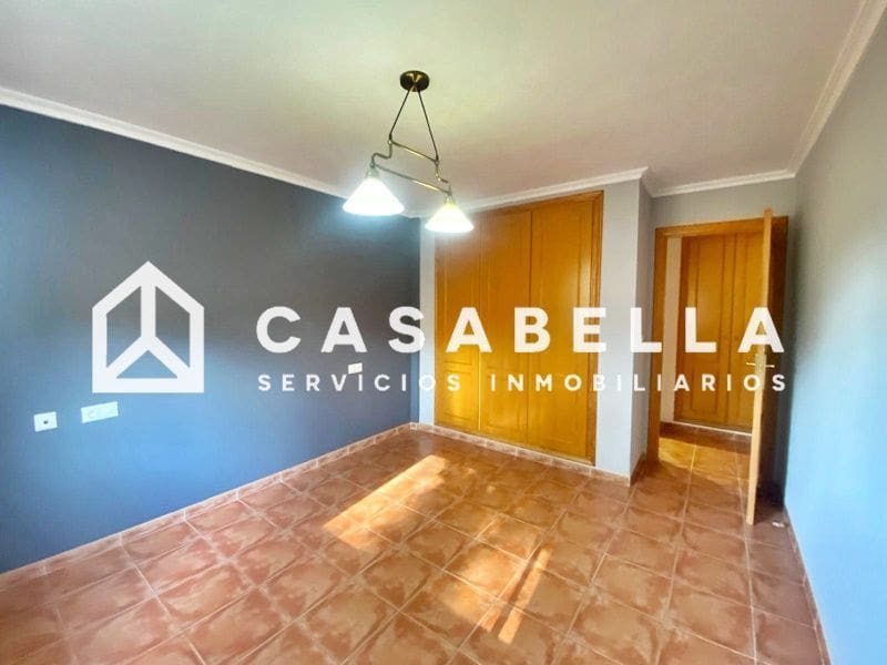 4 slaapkamer Halfvrijstaande villa te koop in Gilet met zwembad garage - € 289.900 (Ref: 9650165)