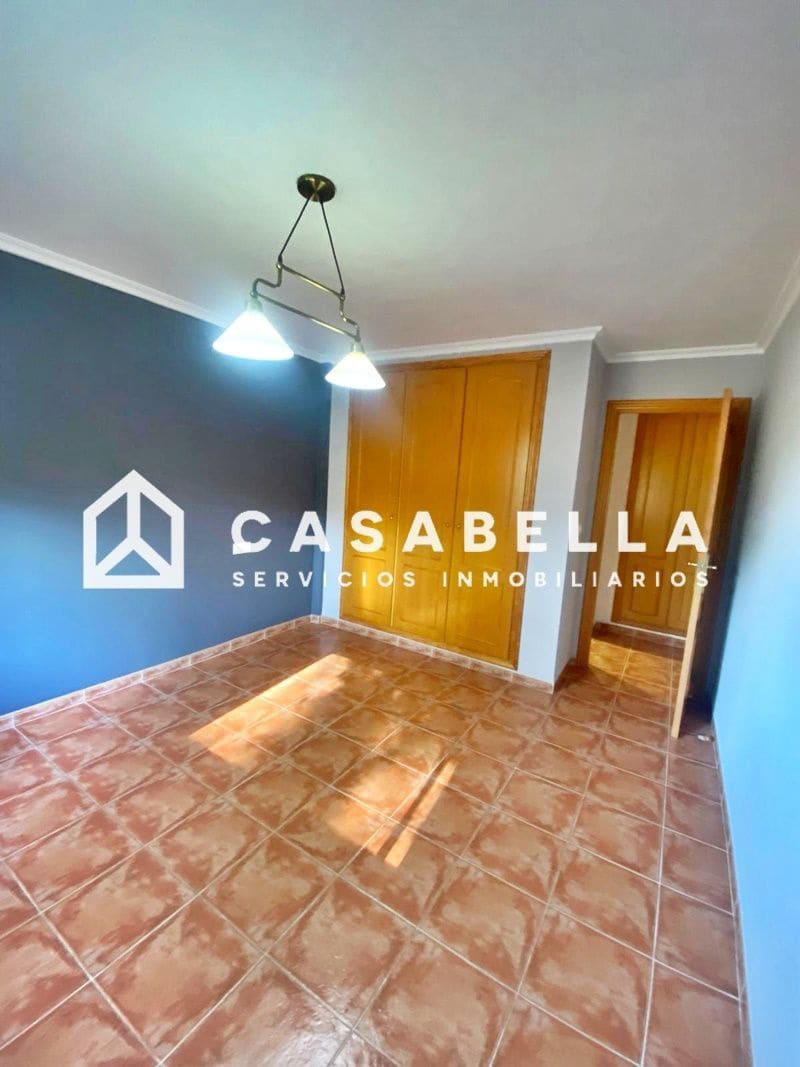 4 slaapkamer Halfvrijstaande villa te koop in Gilet met zwembad garage - € 289.900 (Ref: 9650165)