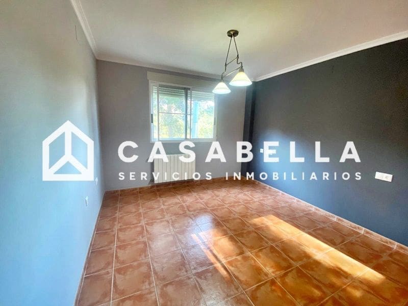 4 slaapkamer Halfvrijstaande villa te koop in Gilet met zwembad garage - € 289.900 (Ref: 9650165)