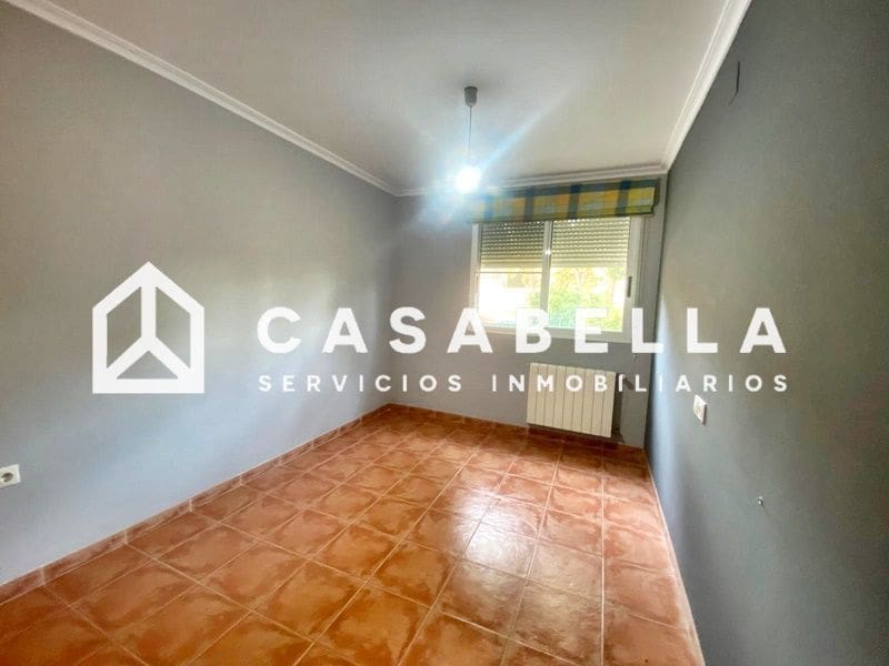 4 slaapkamer Halfvrijstaande villa te koop in Gilet met zwembad garage - € 289.900 (Ref: 9650165)