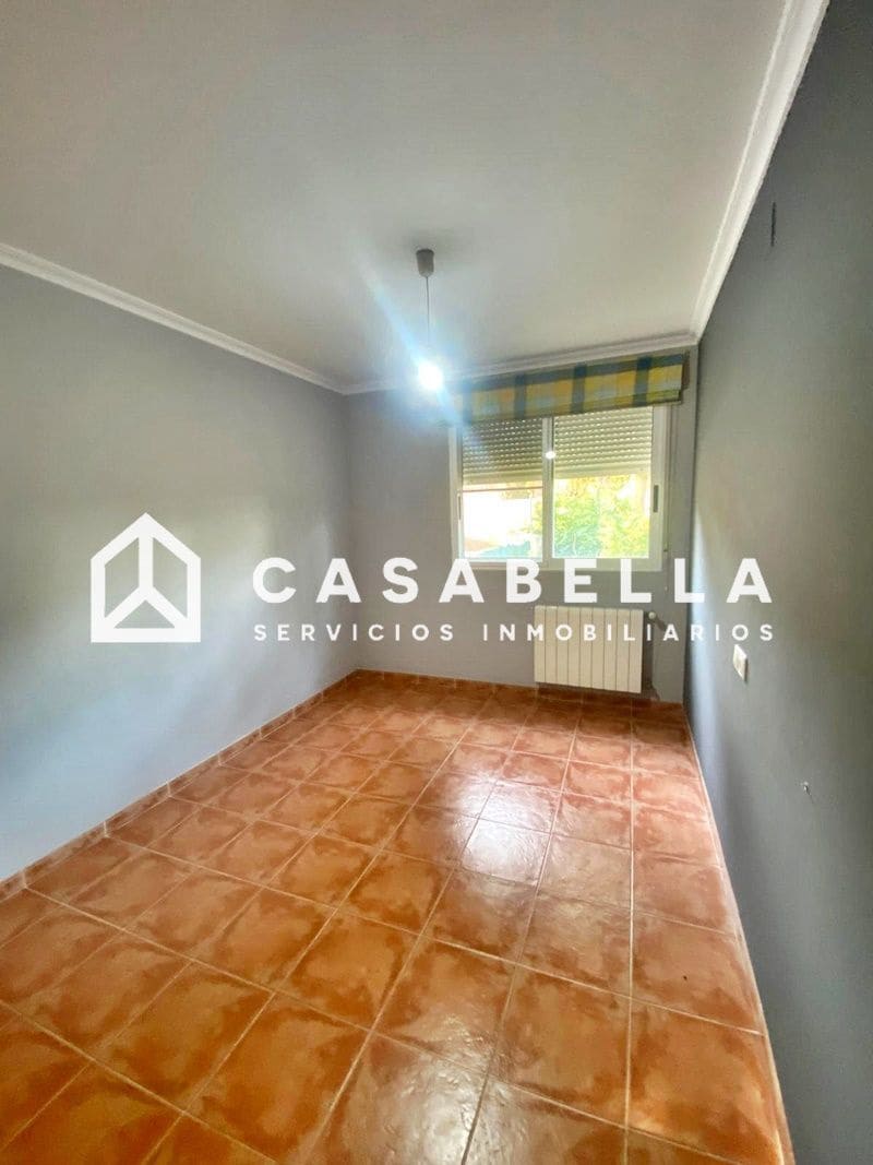 4 slaapkamer Halfvrijstaande villa te koop in Gilet met zwembad garage - € 289.900 (Ref: 9650165)