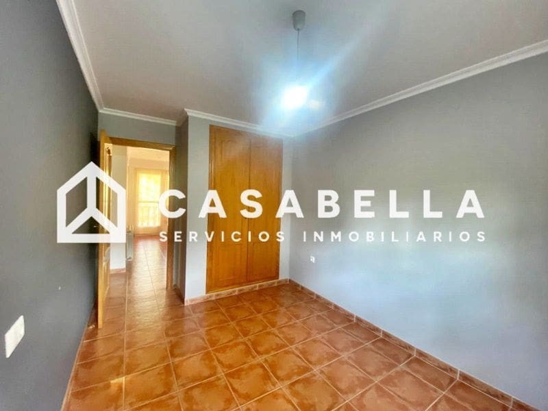 4 slaapkamer Halfvrijstaande villa te koop in Gilet met zwembad garage - € 289.900 (Ref: 9650165)