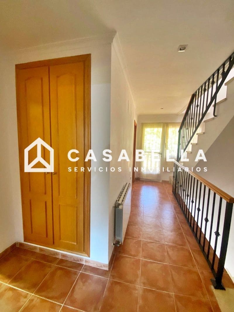 4 slaapkamer Halfvrijstaande villa te koop in Gilet met zwembad garage - € 289.900 (Ref: 9650165)