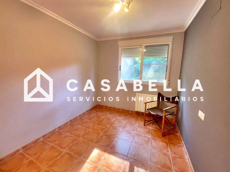 4 slaapkamer Halfvrijstaande villa te koop in Gilet met zwembad garage - € 289.900 (Ref: 9650165)