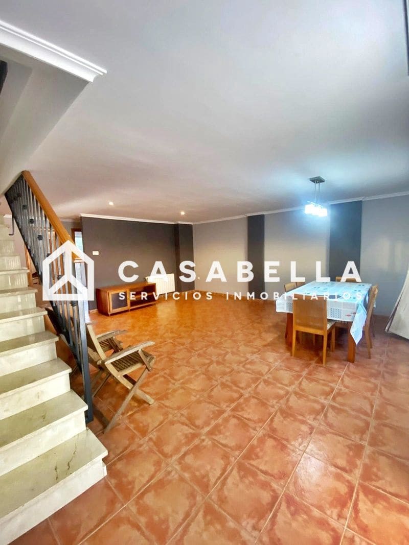 4 slaapkamer Halfvrijstaande villa te koop in Gilet met zwembad garage - € 289.900 (Ref: 9650165)