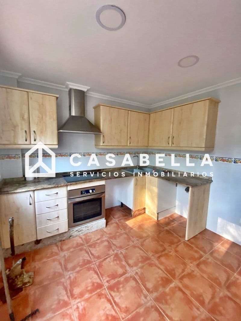 4 slaapkamer Halfvrijstaande villa te koop in Gilet met zwembad garage - € 289.900 (Ref: 9650165)