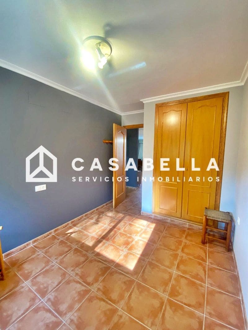 4 slaapkamer Halfvrijstaande villa te koop in Gilet met zwembad garage - € 289.900 (Ref: 9650165)