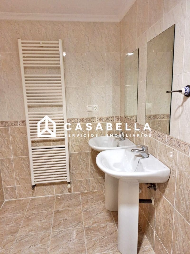 4 slaapkamer Halfvrijstaande villa te koop in Gilet met zwembad garage - € 289.900 (Ref: 9650165)