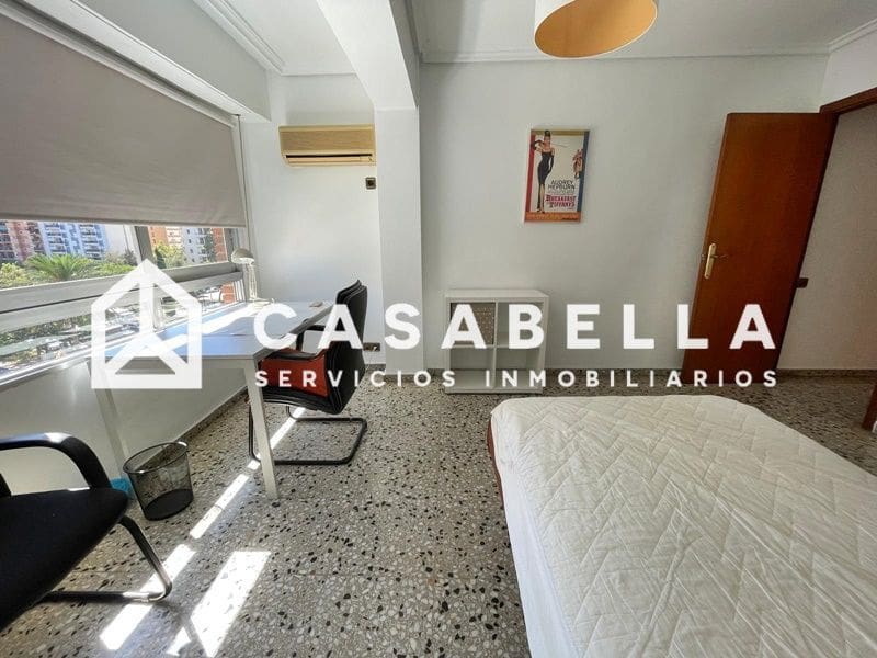 4 Zimmer Wohnung zu vermieten in Valencia Stadt - 1.600 € (Ref: 9650182)
