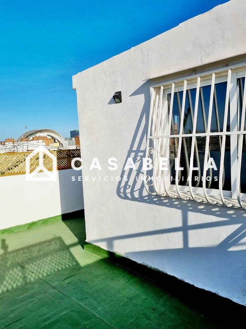 2 bedroom Penthouse for sale in Valencia city - € 620,000 (Ref: 9650185)