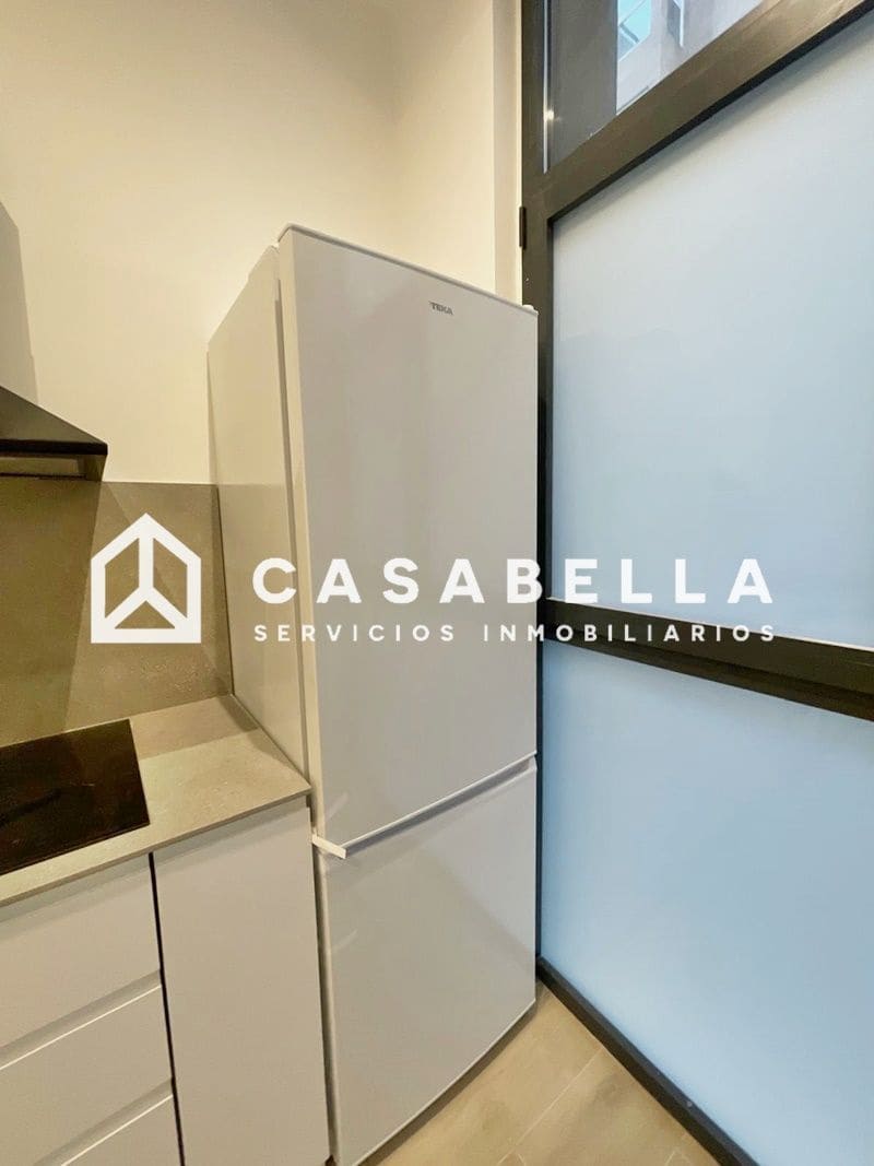 Studio for rent in Valencia city - € 1,500 (Ref: 9651709)