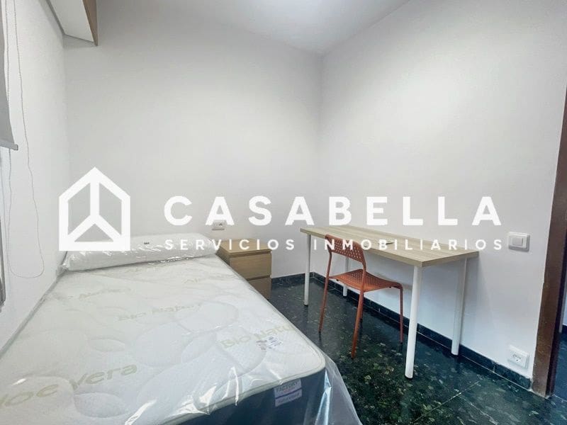 4 bedroom Flat for rent in Valencia city - € 2,200 (Ref: 9721397)