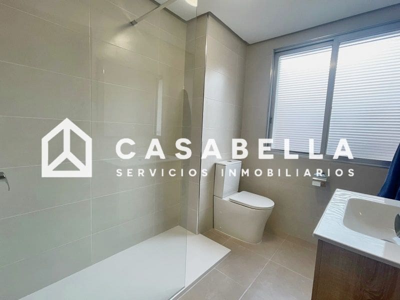 4 bedroom Flat for rent in Valencia city - € 2,200 (Ref: 9721397)