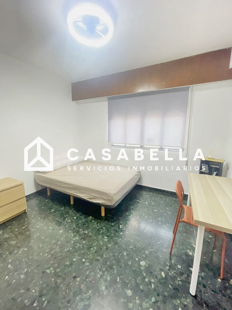 4 bedroom Flat for rent in Valencia city - € 2,200 (Ref: 9721397)