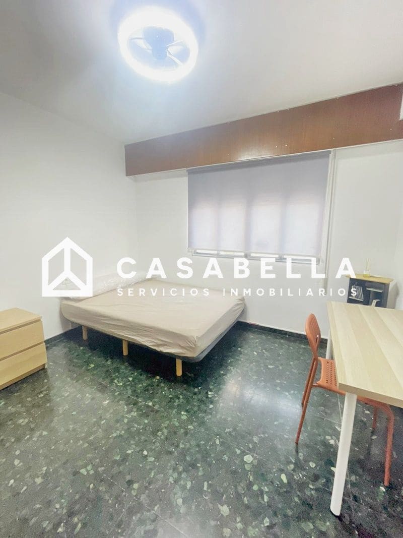 4 bedroom Flat for rent in Valencia city - € 2,200 (Ref: 9721397)