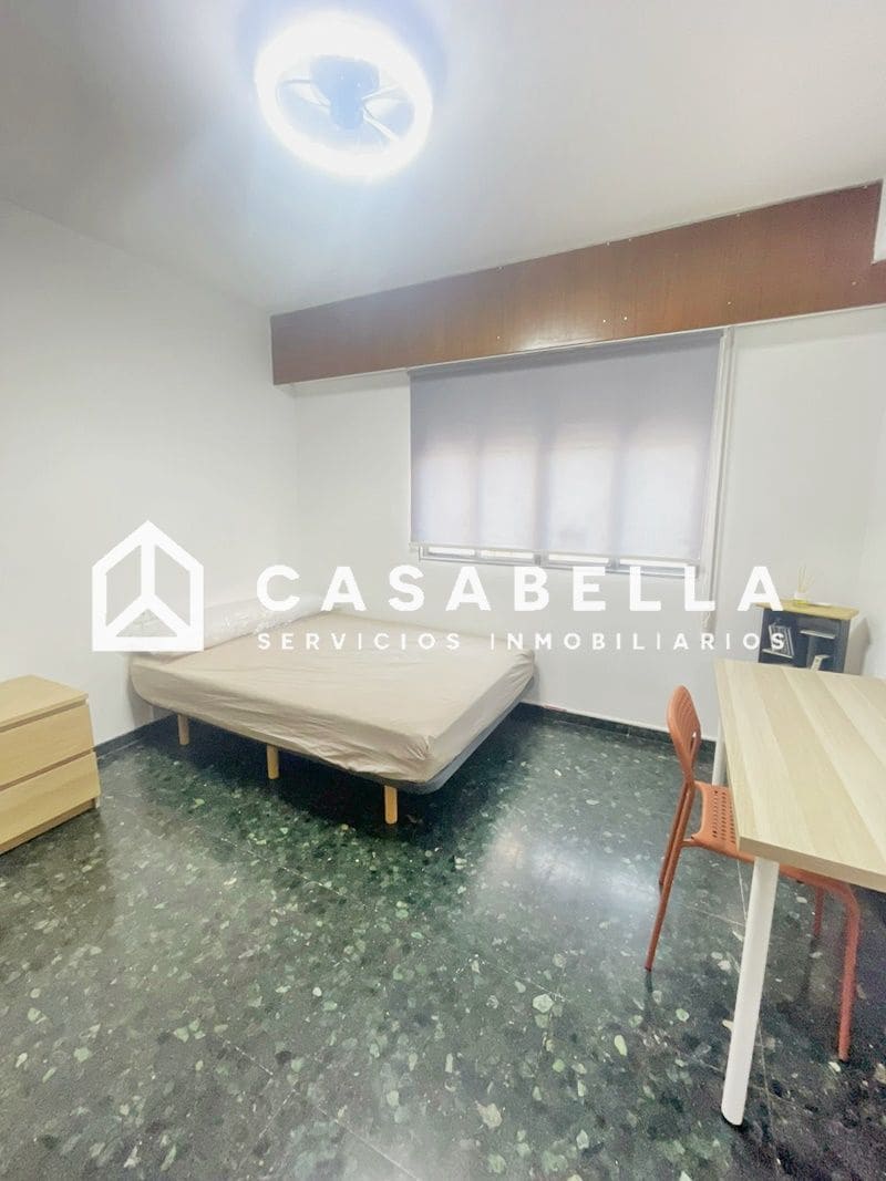 4 bedroom Flat for rent in Valencia city - € 2,200 (Ref: 9721397)