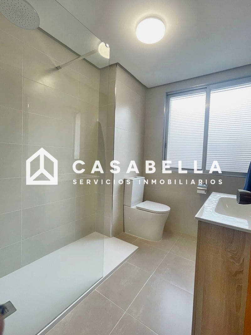 4 bedroom Flat for rent in Valencia city - € 2,200 (Ref: 9721397)