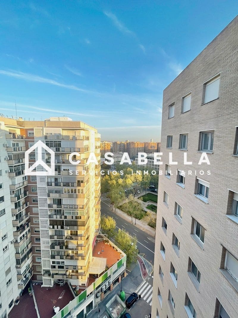 4 bedroom Flat for rent in Valencia city - € 2,200 (Ref: 9721397)