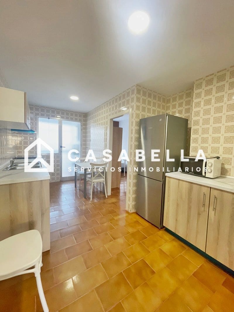 4 bedroom Flat for rent in Valencia city - € 2,200 (Ref: 9721397)