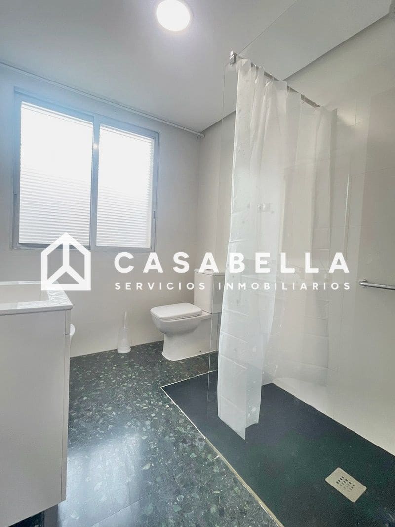 4 bedroom Flat for rent in Valencia city - € 2,200 (Ref: 9721397)