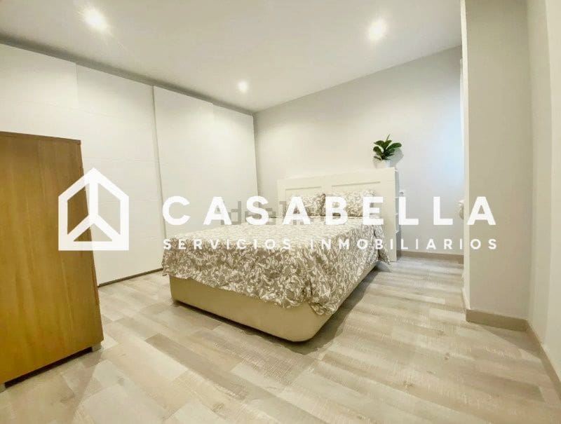 2 bedroom Flat for sale in Valencia city with garage - € 650,000 (Ref: 9726424)