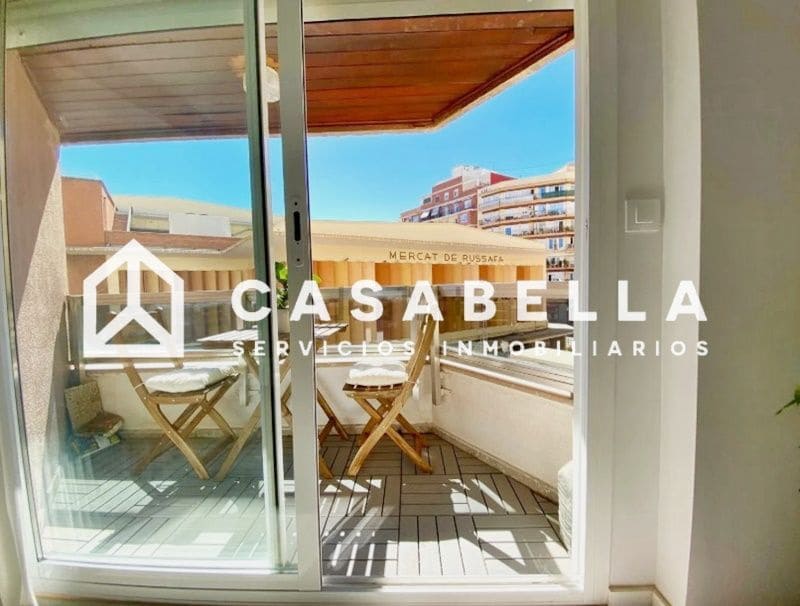 2 bedroom Flat for sale in Valencia city with garage - € 650,000 (Ref: 9726424)