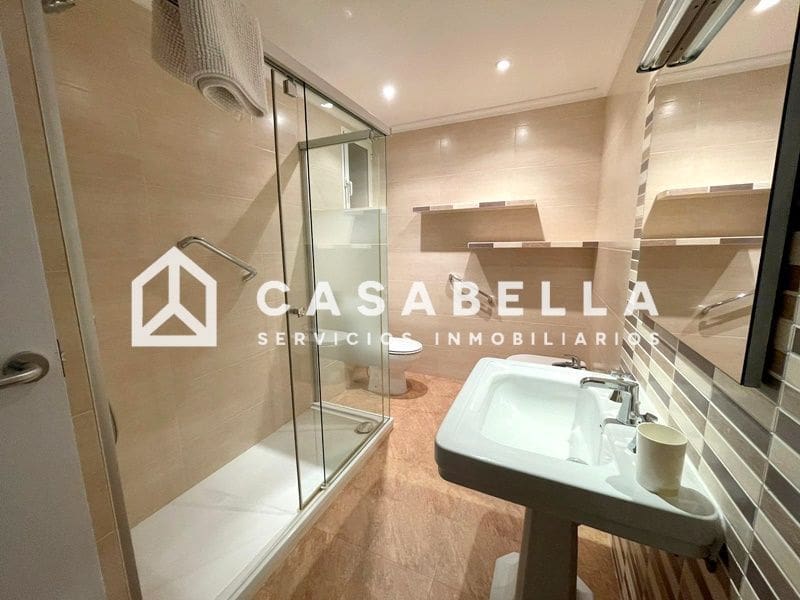 4 makuuhuone Asunto vuokrattavana paikassa Valencia kaupunki - 2 000 € (Ref: 9780220)