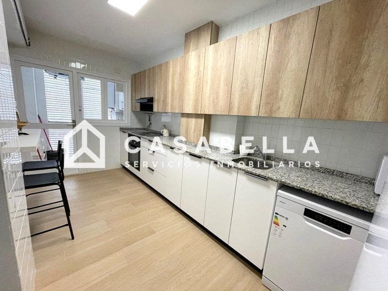 4 makuuhuone Asunto vuokrattavana paikassa Valencia kaupunki - 2 000 € (Ref: 9780220)