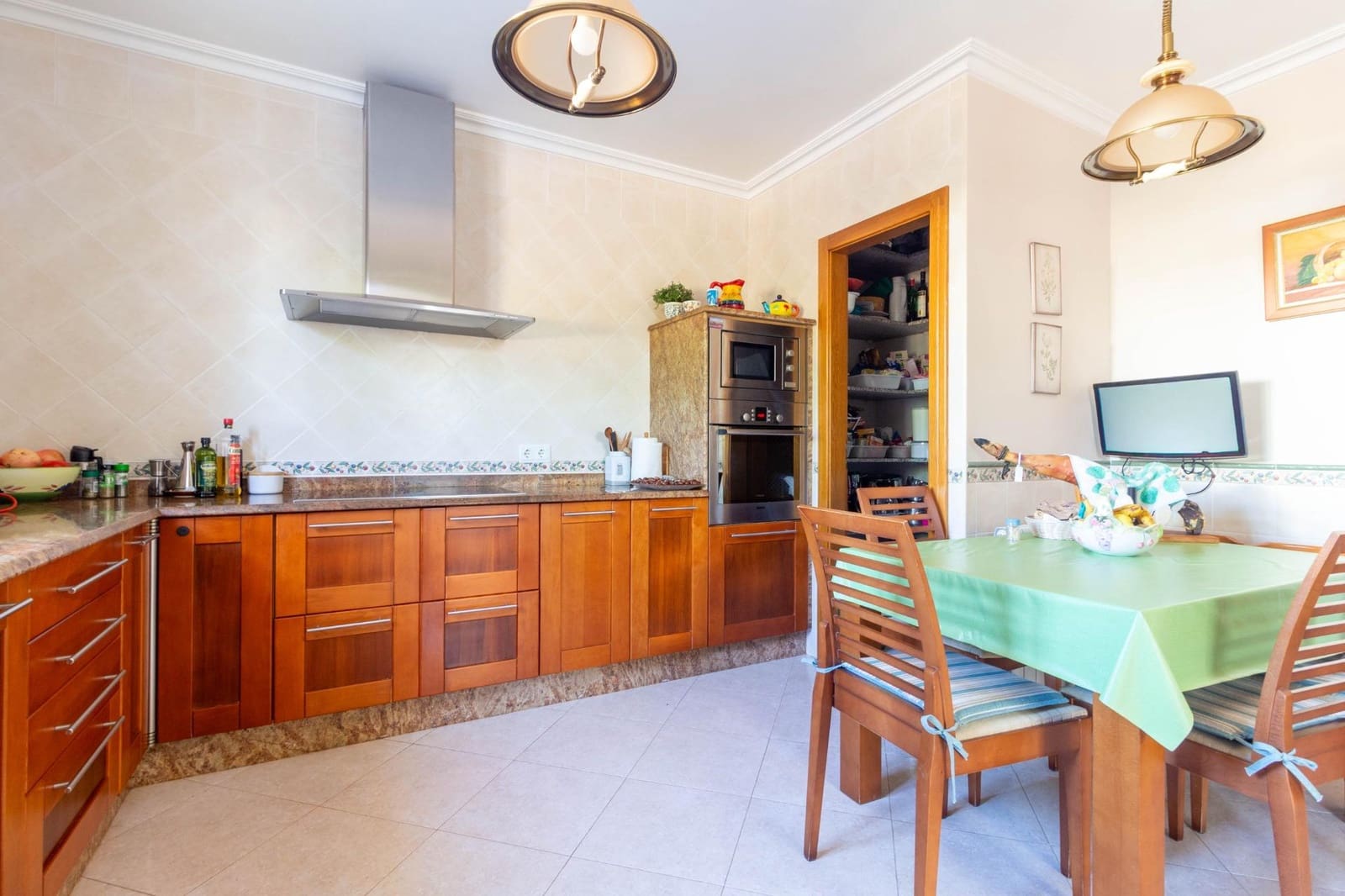 5 Zimmer Villa zu verkaufen in Cala d'Or mit Pool Garage - 1.250.000 € (Ref: 9804793)