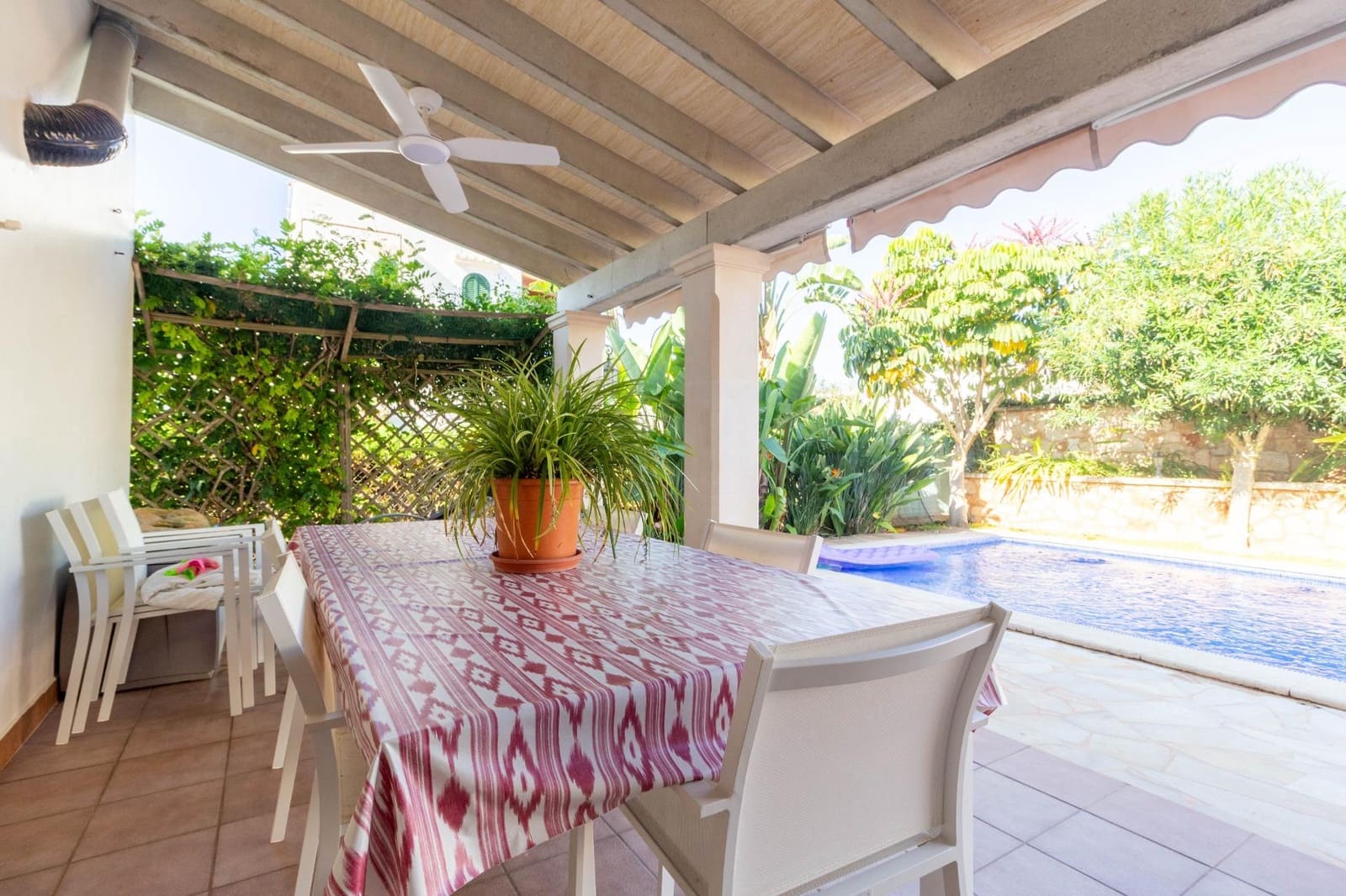 5 Zimmer Villa zu verkaufen in Cala d'Or mit Pool Garage - 1.250.000 € (Ref: 9804793)