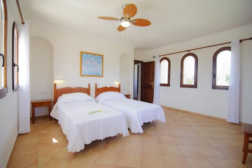 3 soveværelse Finca/Landehus til salg i L'Horta / S'Horta med swimmingpool - € 3.000.000 (Ref: 9804801)