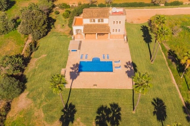3 soveværelse Finca/Landehus til salg i L'Horta / S'Horta, Felanitx med swimmingpool - € 3.000.000 (Ref: 9804801)