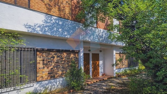 8 Zimmer Doppelhaus zu verkaufen in Montichelvo mit Pool - 180.000 € (Ref: 10034364)