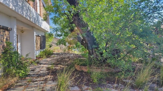 8 Zimmer Doppelhaus zu verkaufen in Montichelvo mit Pool - 180.000 € (Ref: 10034364)