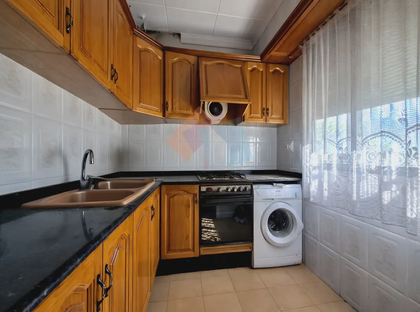 8 makuuhuone Paritalo myytävänä paikassa Montichelvo mukana uima-altaan - 180 000 € (Ref: 10034364)