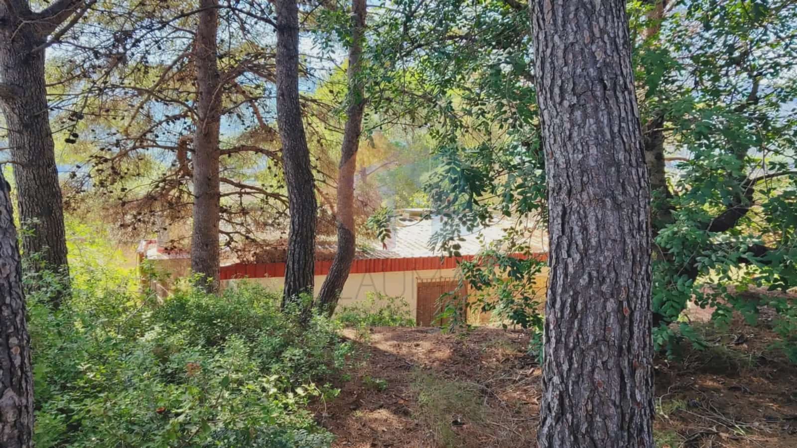 8 makuuhuone Paritalo myytävänä paikassa Montichelvo mukana uima-altaan - 180 000 € (Ref: 10034364)