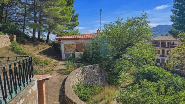 8 soverom Kjedet enebolig til salgs i Montichelvo med svømmebasseng - € 180 000 (Ref: 10034364)