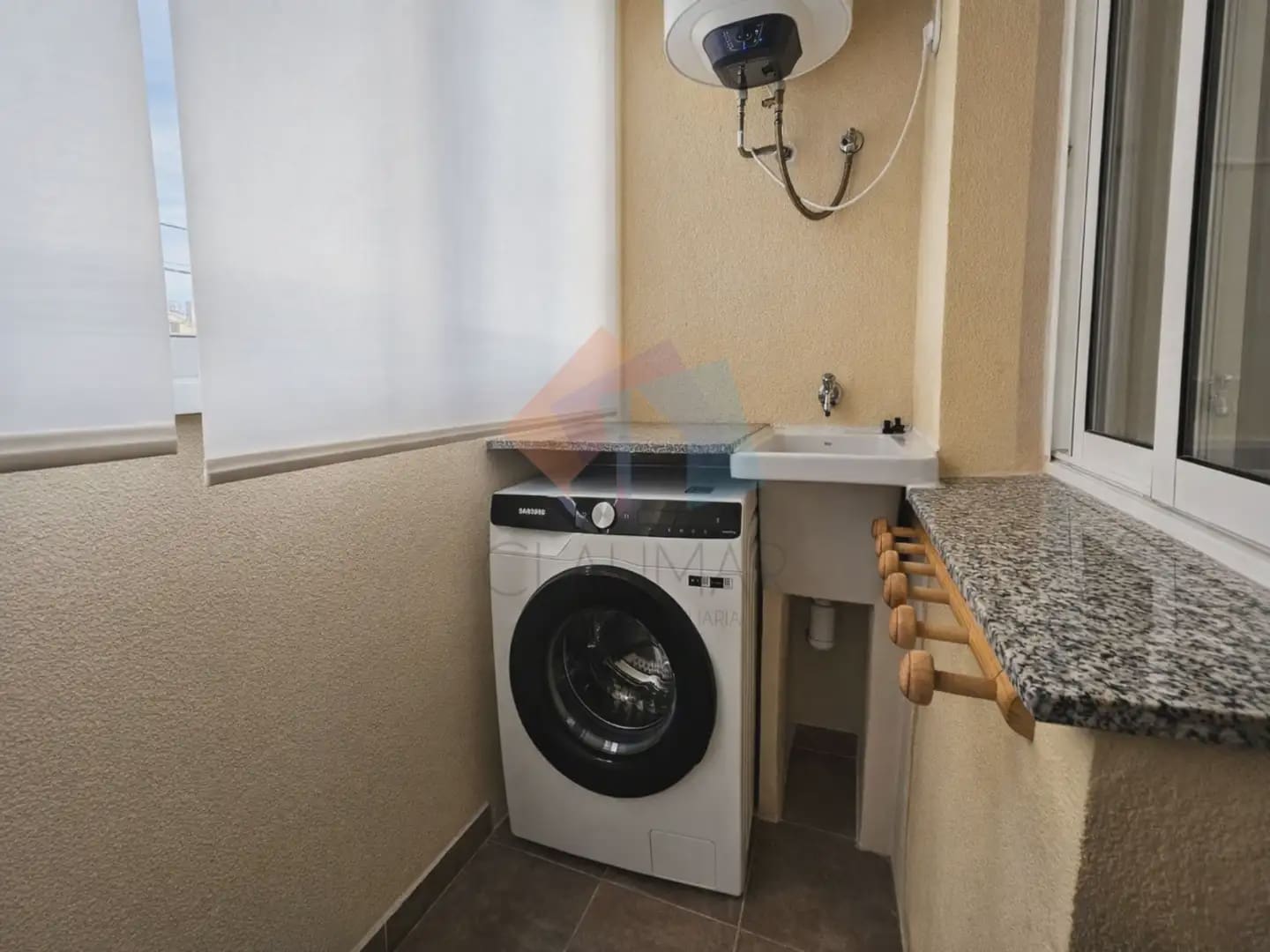 3 slaapkamer Flat te huur in Gandia met garage - € 975 (Ref: 10060813)