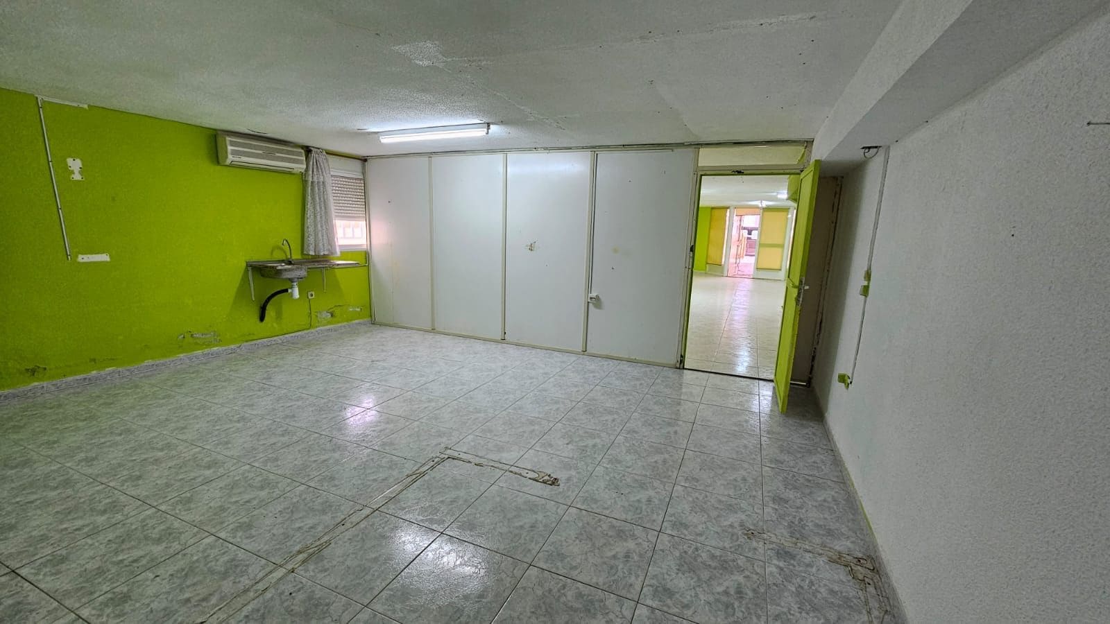 Erhverv til salg i Xeraco - € 99.000 (Ref: 8034514)