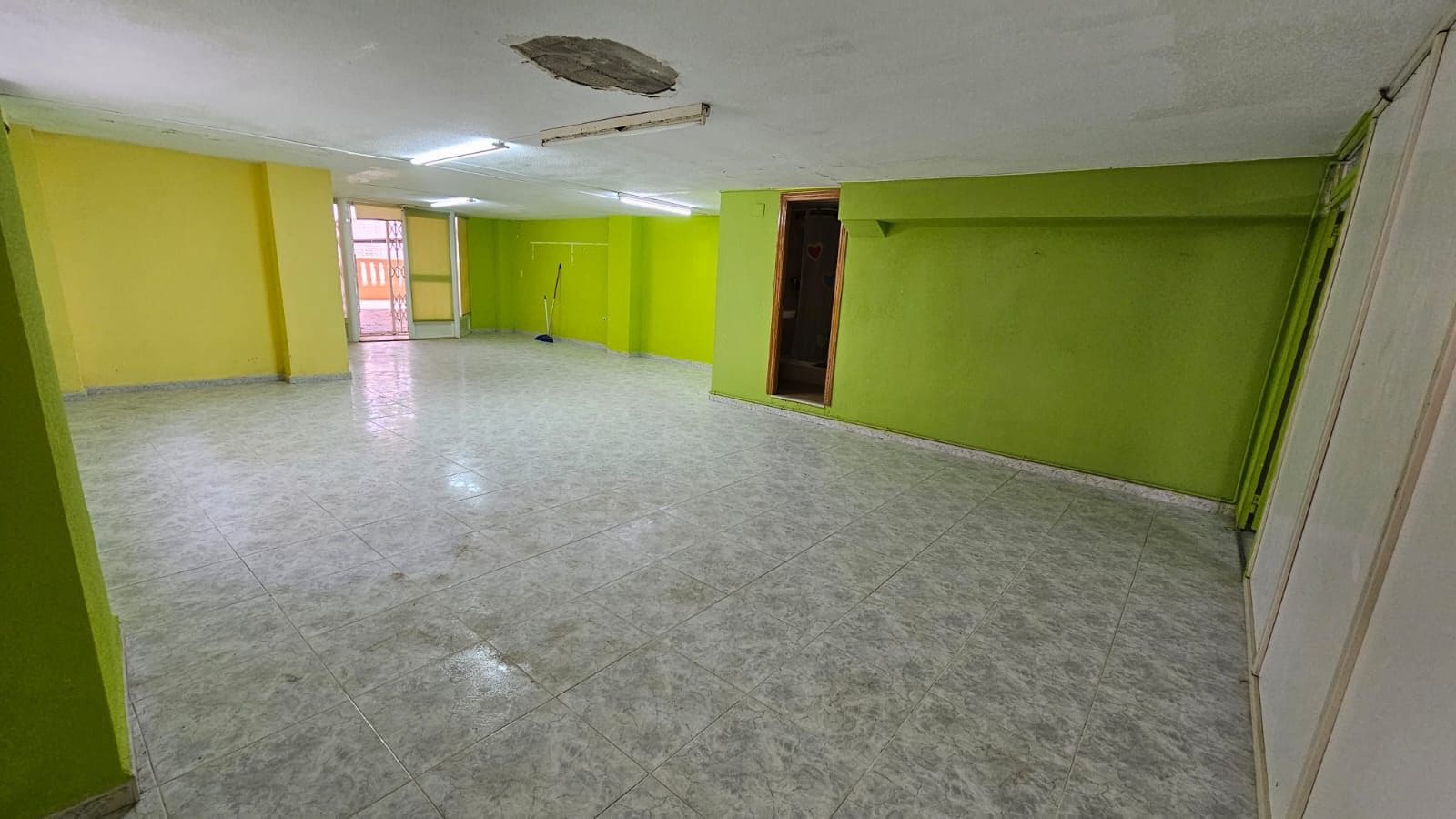 Erhverv til salg i Xeraco - € 99.000 (Ref: 8034514)