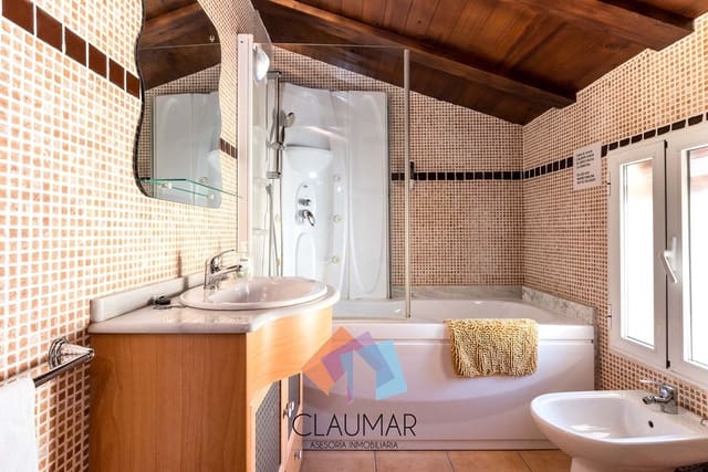 9 bedroom Hotel for sale in Palomar with pool - € 270,000 (Ref: 8113071)