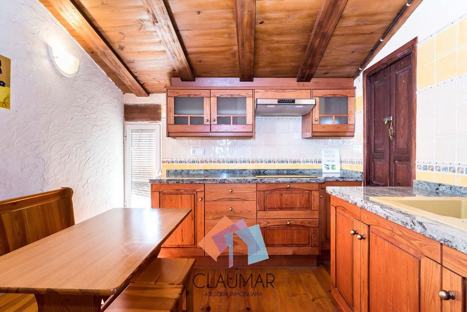 9 soveværelse Hotel til salg i Palomar med swimmingpool - € 270.000 (Ref: 8113071)