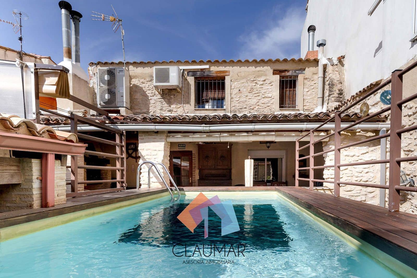 9 soveværelse Hotel til salg i Palomar med swimmingpool - € 270.000 (Ref: 8113071)