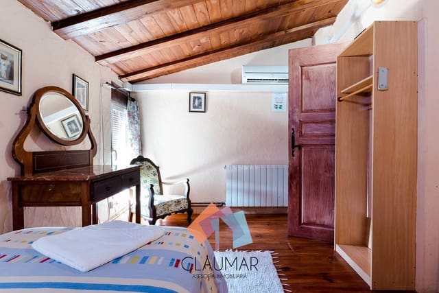 9 bedroom Hotel for sale in Palomar with pool - € 270,000 (Ref: 8113071)